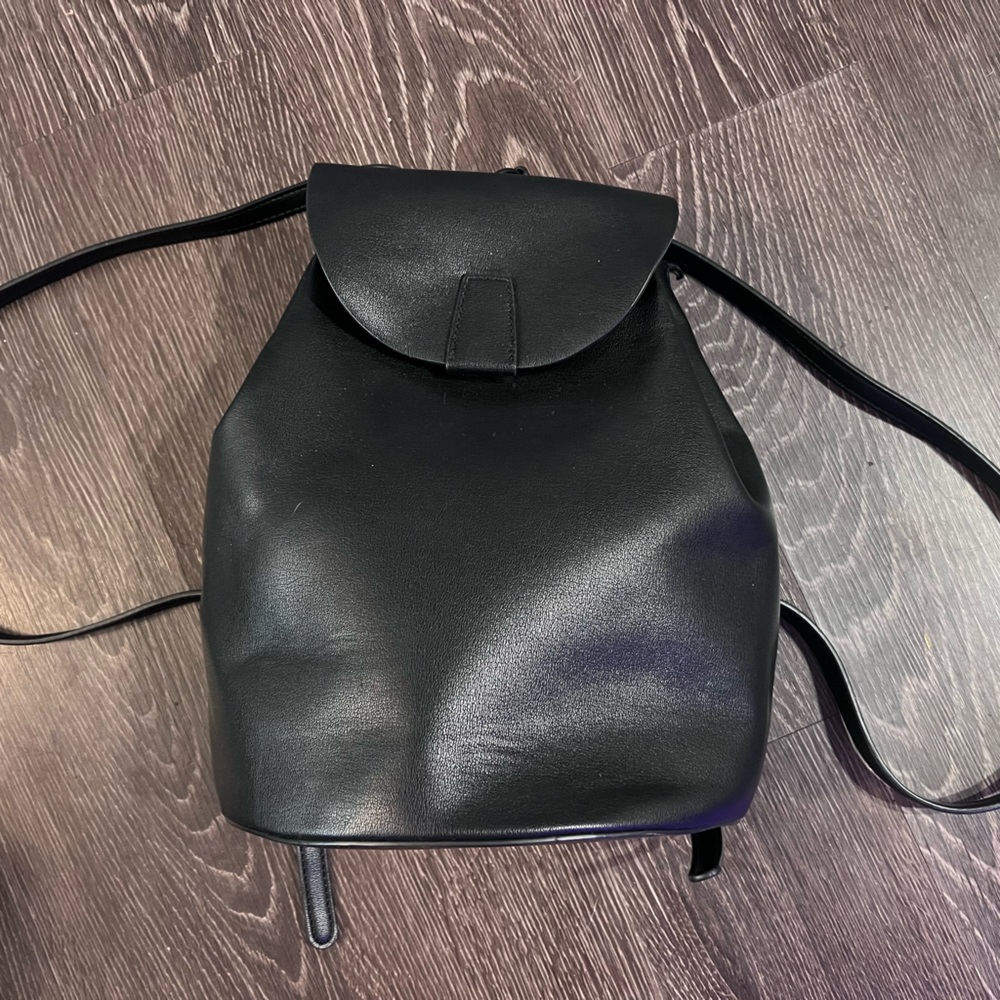 Melie Bianco black cinch backpack